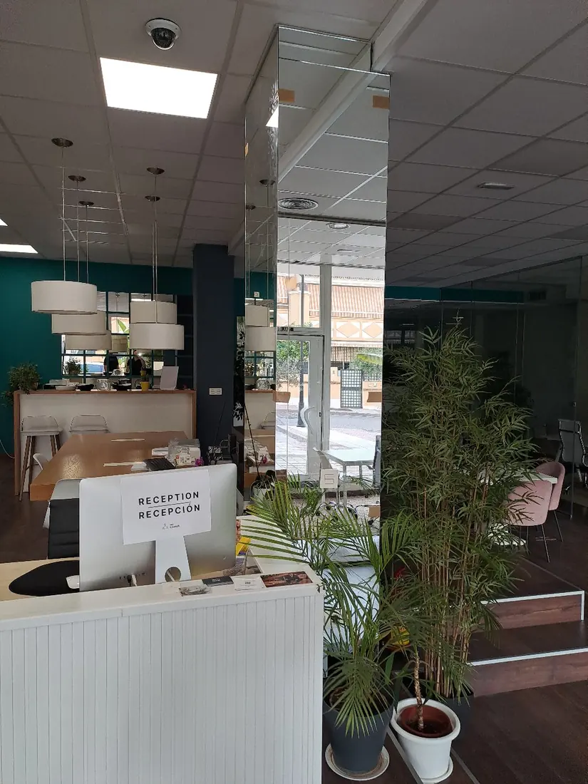 Cerramiento y división de cristal instalado en Marbella