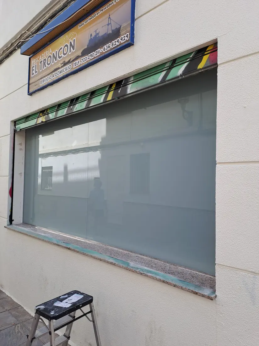 Cristal para escaparate y local comercial en Marbella