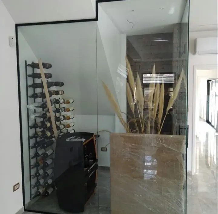 Glass enclosure for a wine cellar with black profiles