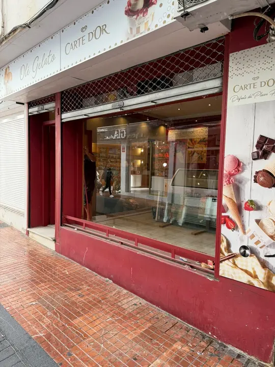 Opening glass shopfront in an ice-cream parlour