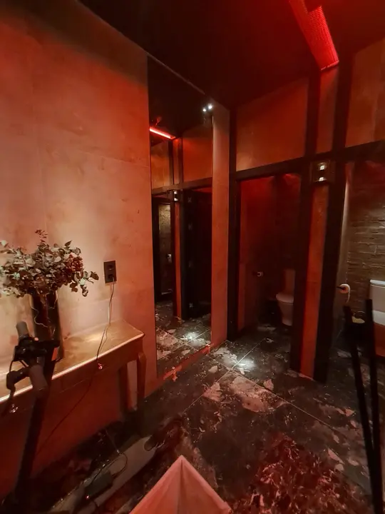 Made-to-measure mirror in a hospitality venue cloakroom