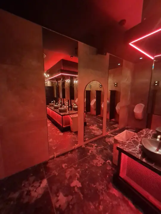 Large mirrors that make the space feel bigger